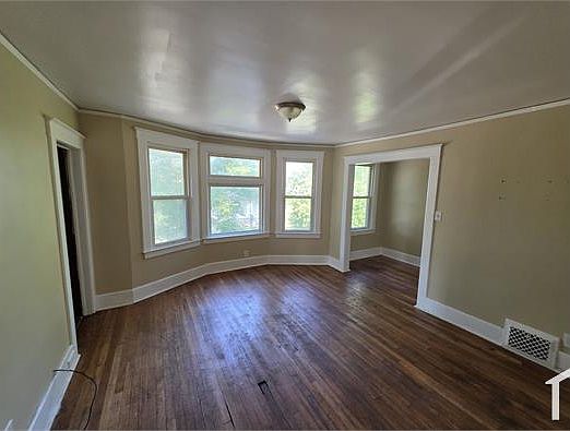 2nd image of 3032 Hurlbut Ave