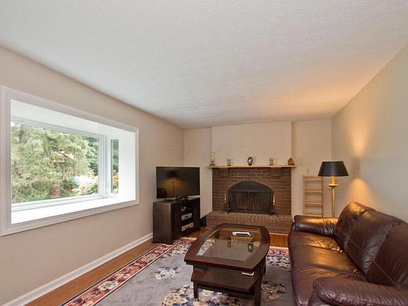 4th image of 340 Greenglade Ave