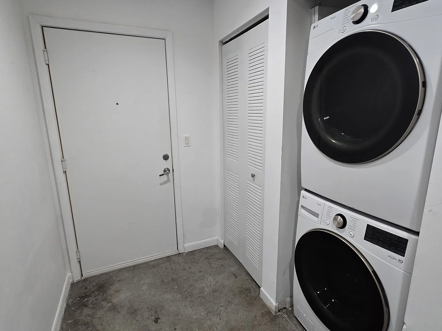 2 bed, 1041 sqft, $3,400 — Photo 4