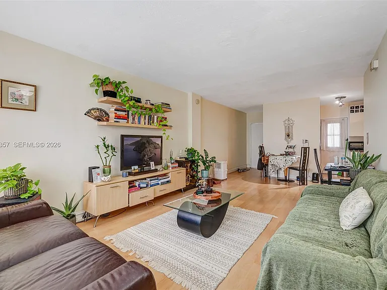 1300 Lincoln Rd #B402 — Photo 3