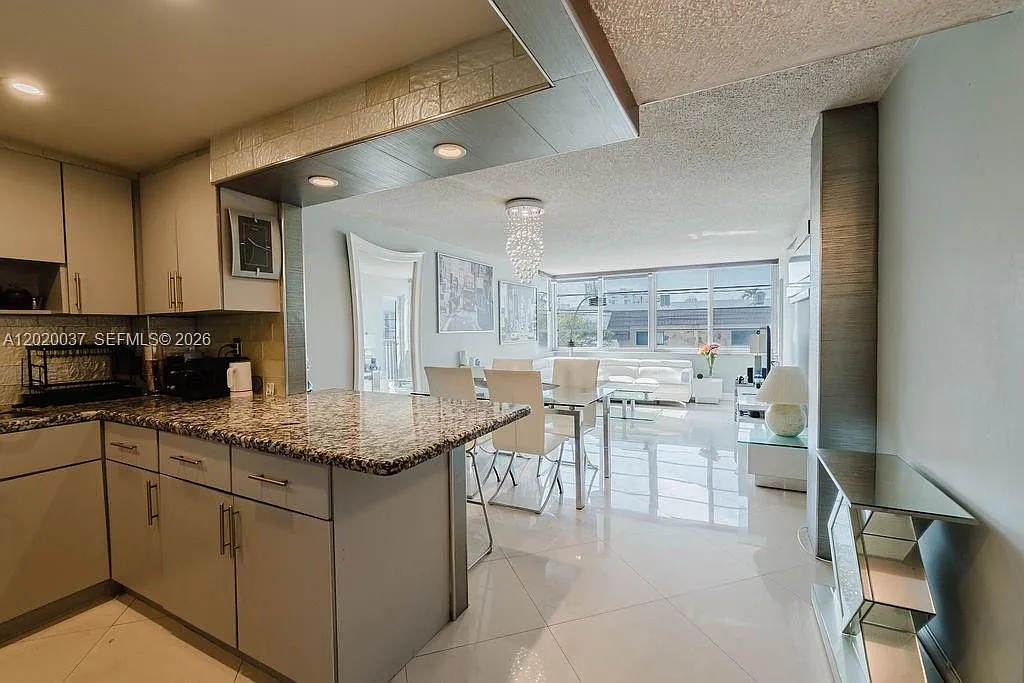 Building Photo - 8000 Harding Ave #2B
