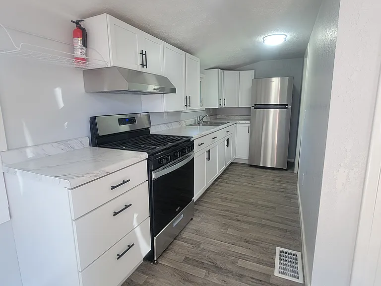 237 Arbor St E — Photo 10