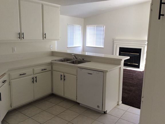 4th image of 37704 Portsmouth Dr