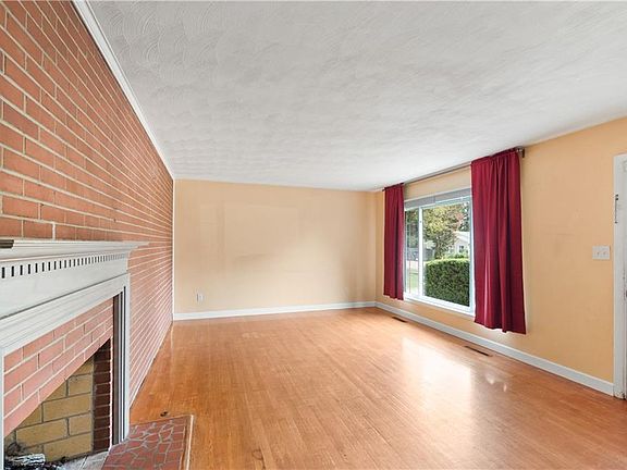3rd image of 4 Bramston Dr