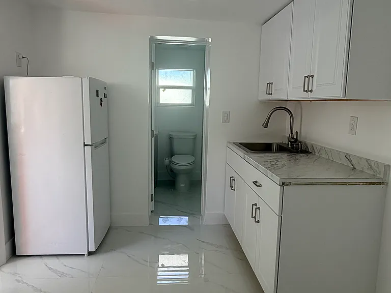 2314 SW 60th Ave — Photo 1