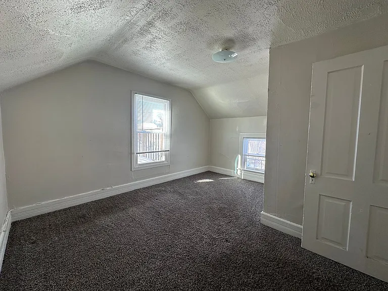 712 S Oakland Ave — Photo 15