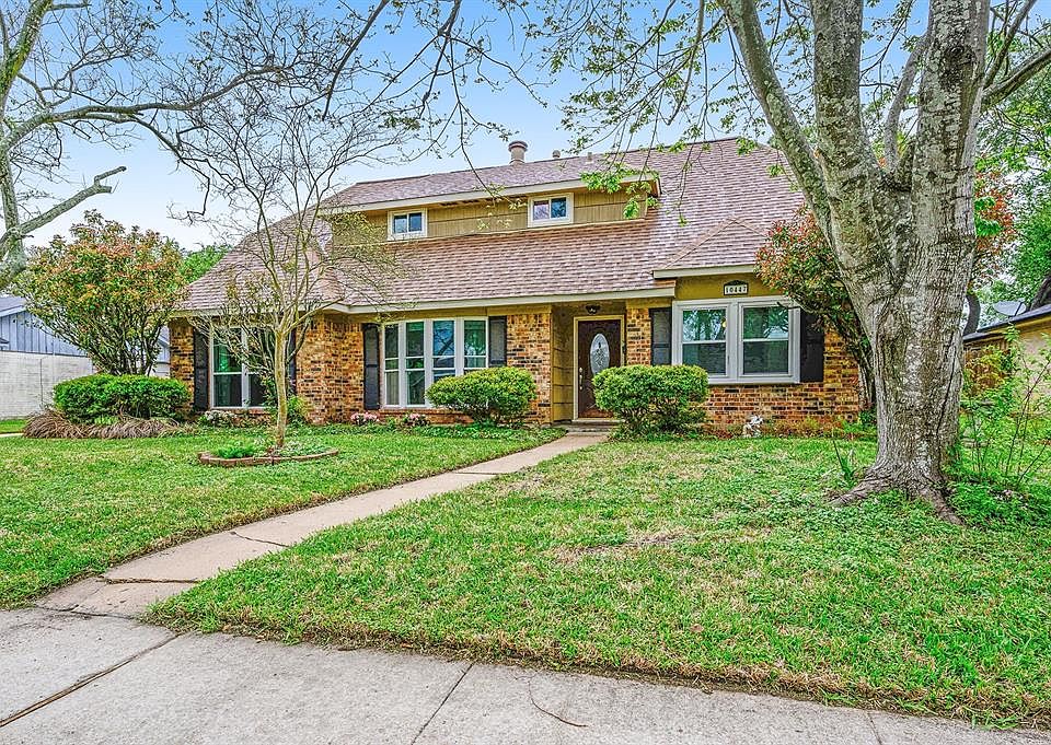 What a rare find in a fabulous location on a tranquil cul-de-sac street.