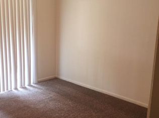 582 Darlington Ln APT 6, Crystal Lake, IL 60014