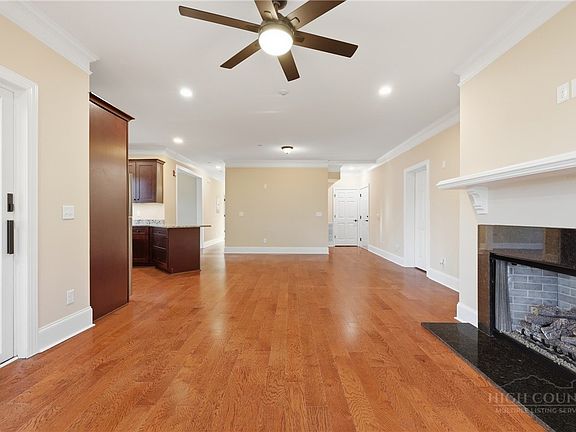 4th image of 155 Gateway Drive #102