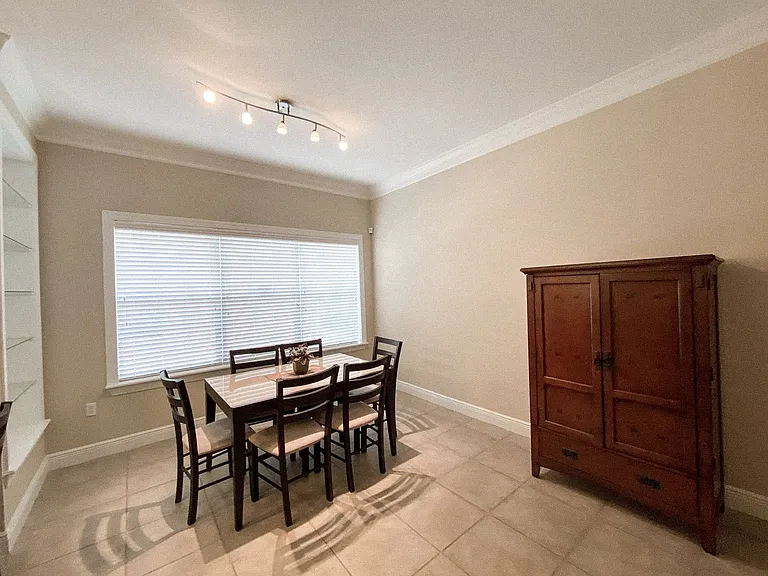 230 SW 2nd Ave #102 — Photo 3