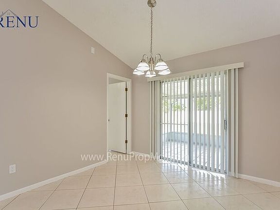 5th image of 589 Tyler Ave