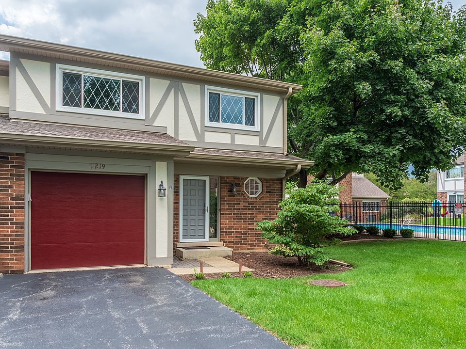 1st image of 1219 Spruce Ct