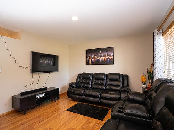 5th image of 2490 Mayfield Dr