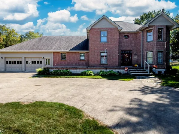 926 Apple Blossom Ln, Orrville, OH 44667
