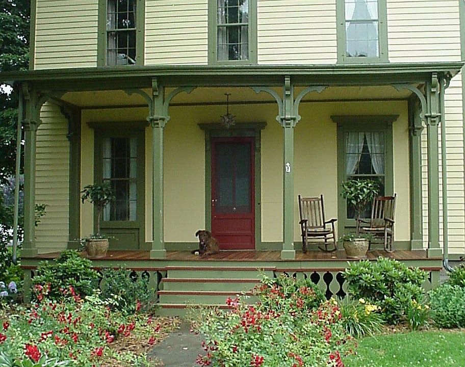 Great Italianate! Ready for your personal touch.