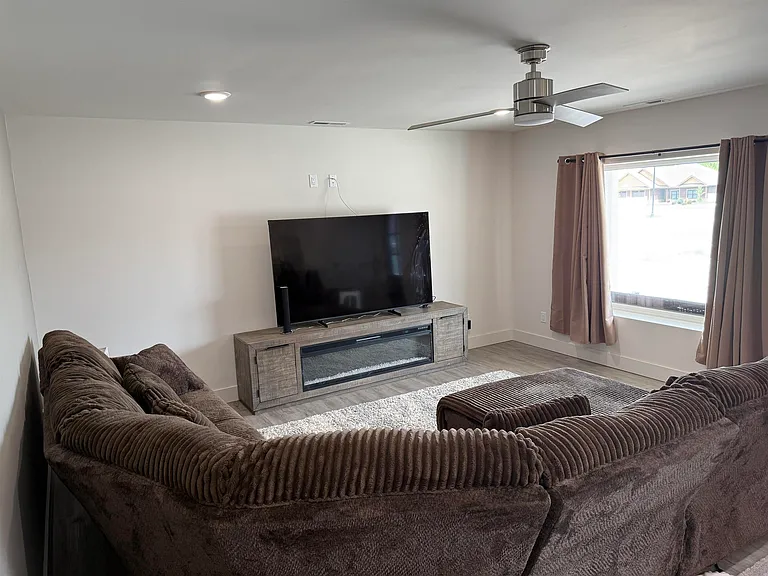 742 N Clark St — Photo 2