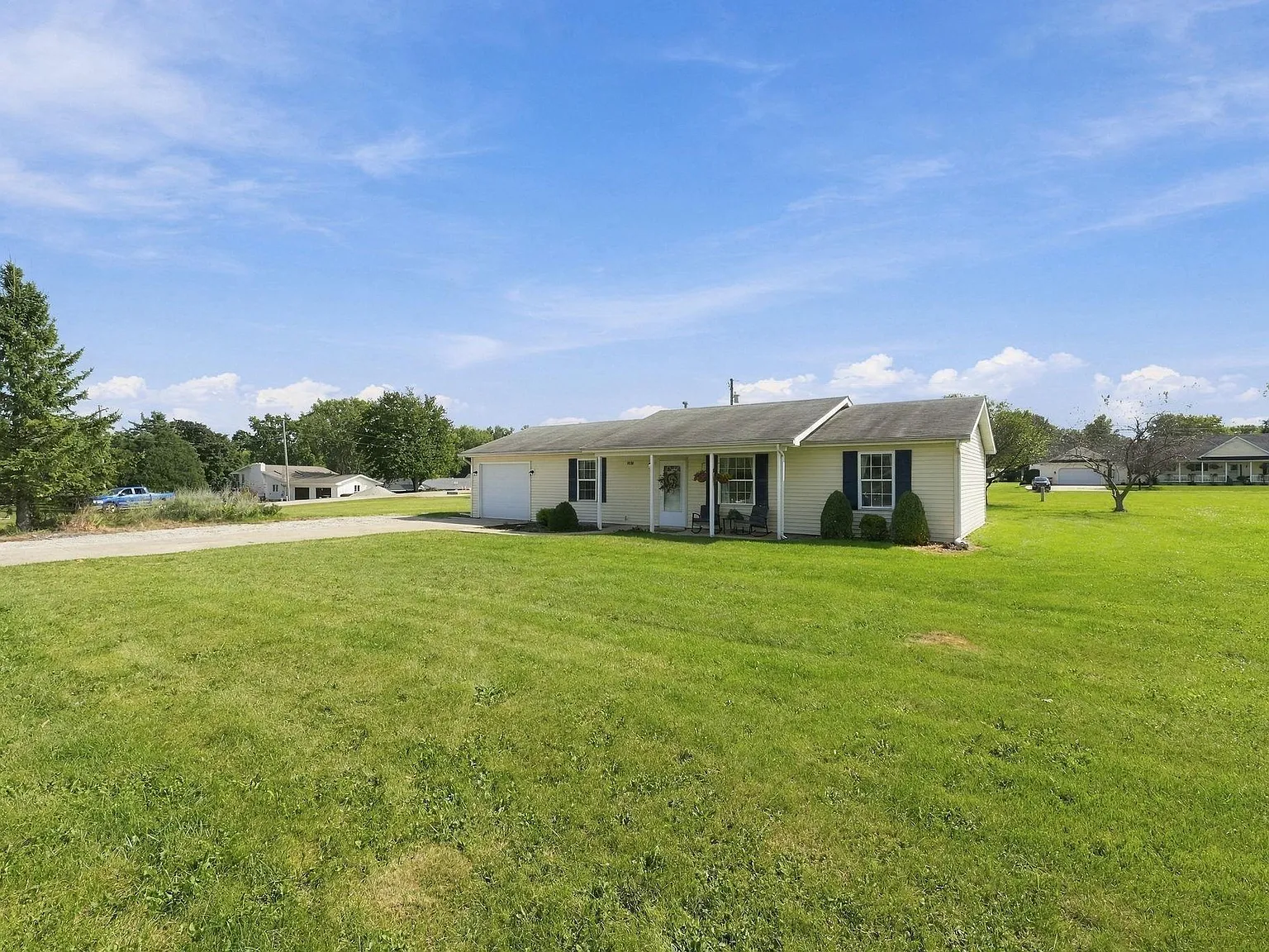 3 bed, 1.5 bath, 1336 sqft, $2,700 — Photo 2