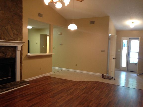 Great room w/ fireplace