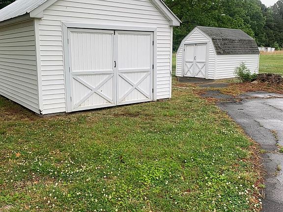 4th image of 1007 Hudson Rd