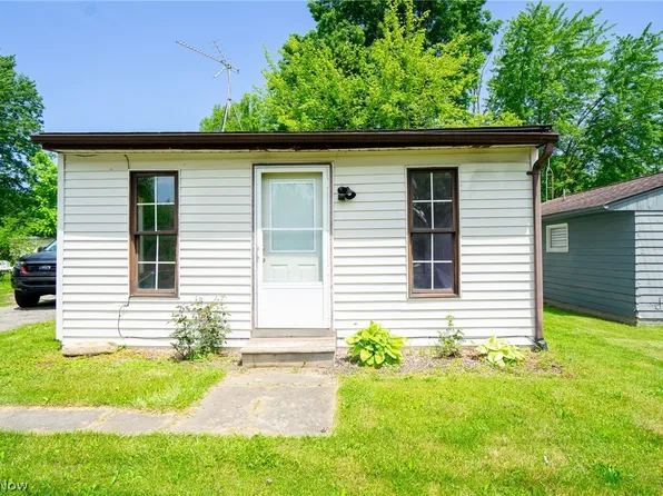 17720 Wallace Dr, Lake Milton, OH 44429