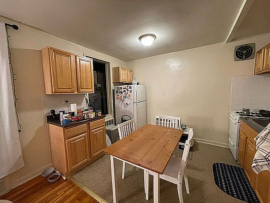5th image of 3515 Leverich St APT 404