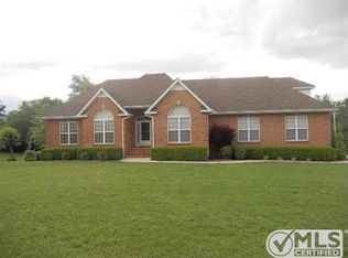205 Provins Dr, Tullahoma, TN 37388