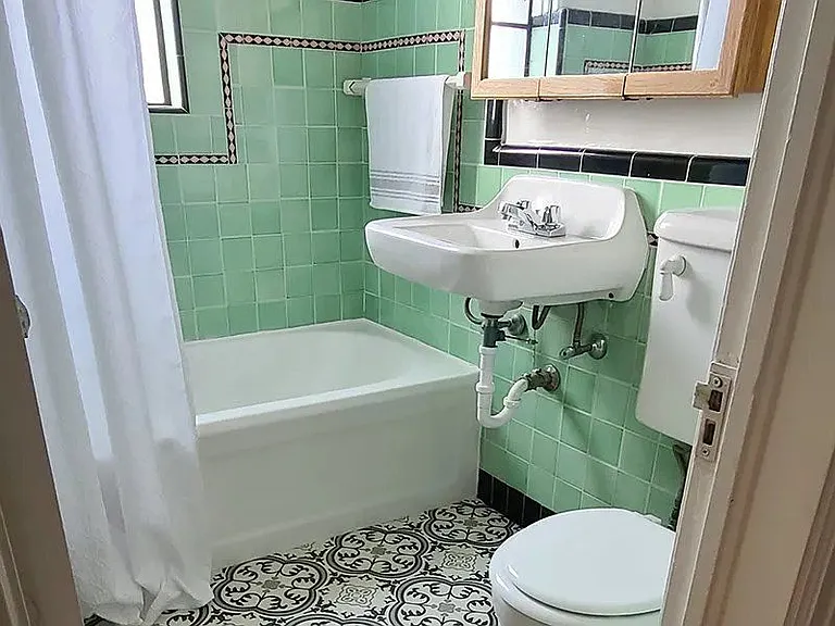 Barbara Worth bathroom