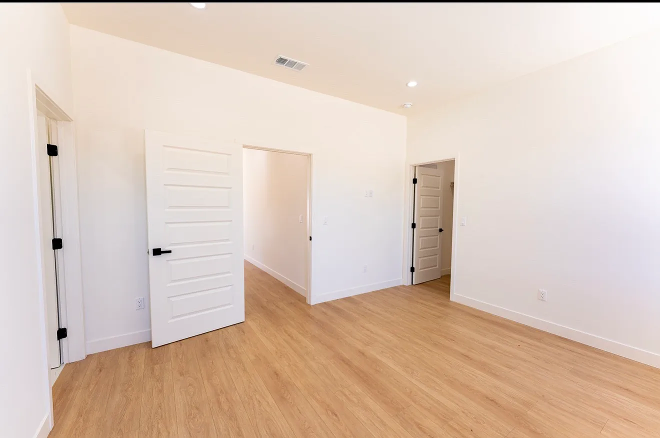 3 bed, 1200 sqft, $3,750 — Photo 4