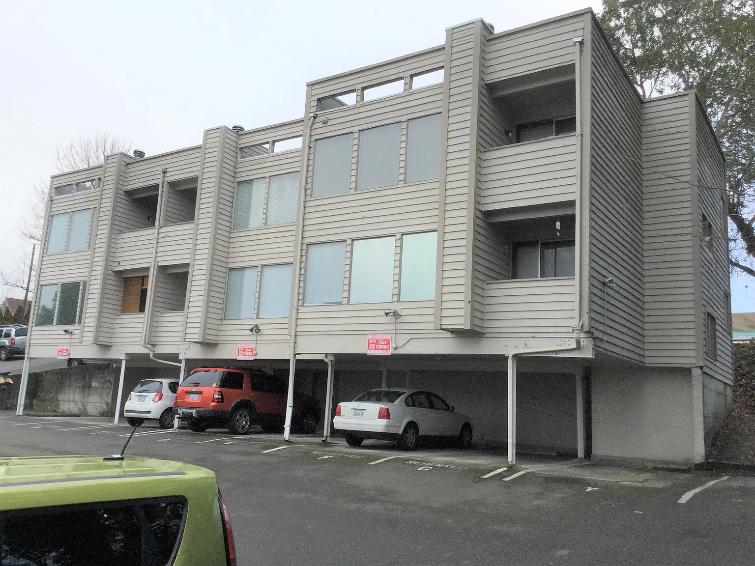 2 bed, 1.0 bath, 900 sqft, $1,800 — Photo 2