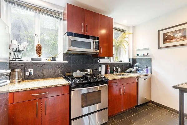 Rented by MNS | media 6