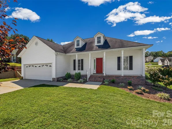 701 Peregrine Ct, Gastonia, NC 28056