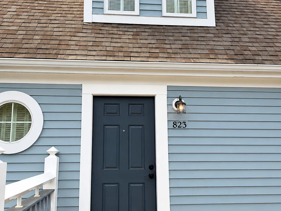823 Old Pond Ln #823