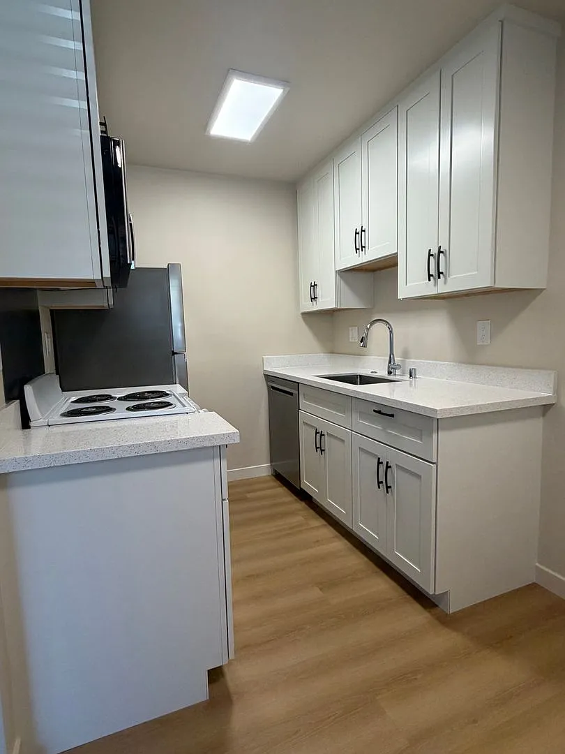 Carmel Ave 758 (10) — Photo 2