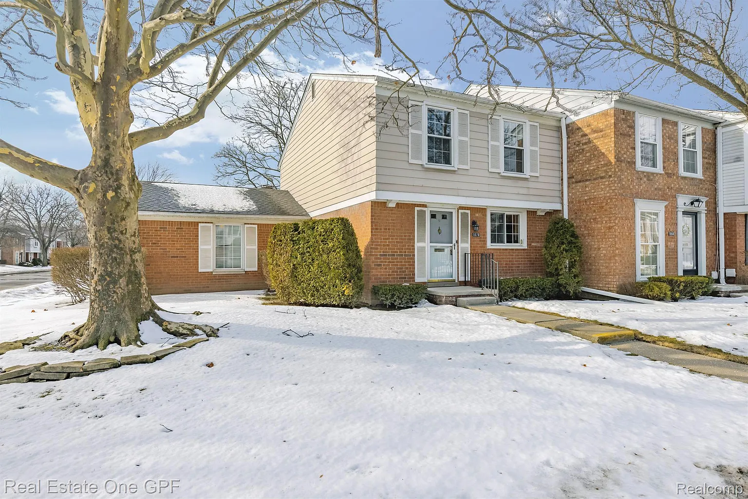 1070 Woodbridge St photo 1