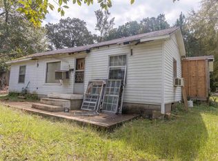 370 Graham Dr, Selmer, TN 38375