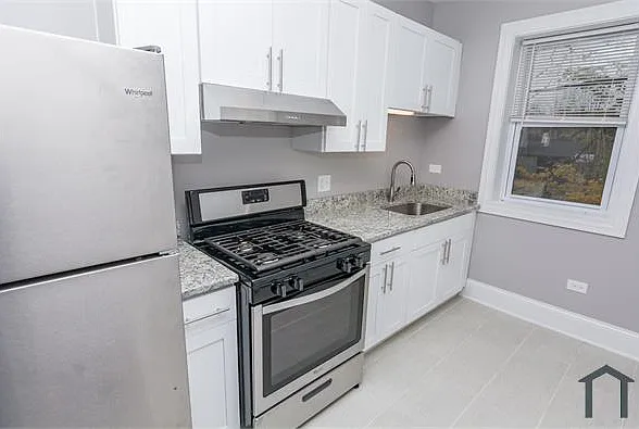 2 bed, $1,686 — Photo 2