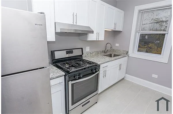 Building Photo - 8145 S Ellis Ave #3W