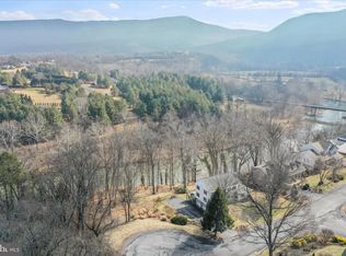 11 Manor Dr, Edinburg, VA 22824