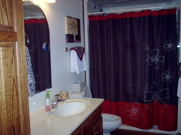 4th image of 411 Bank Lodge Dr