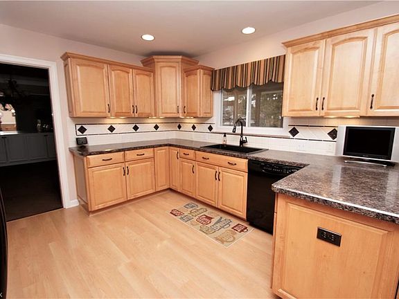 5th image of 14410 Uhlin Dr