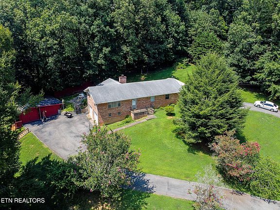 3rd image of 111 Forest Heights Cir