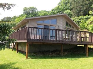 2642 Walleye Ln, Lansing, IA 52151