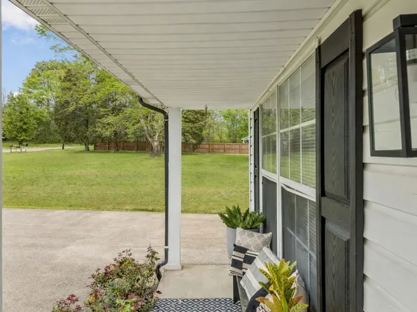 1017 Preston Dr, Burns, TN 37029