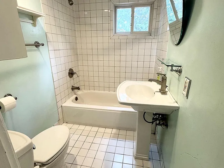 150 E Hartwell Ln — Photo 19