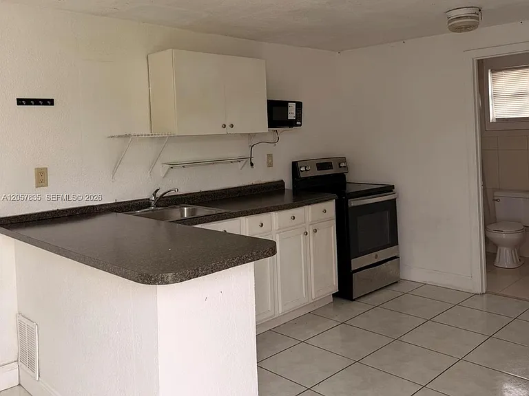 9815 SW 51st Ter #B — Photo 5