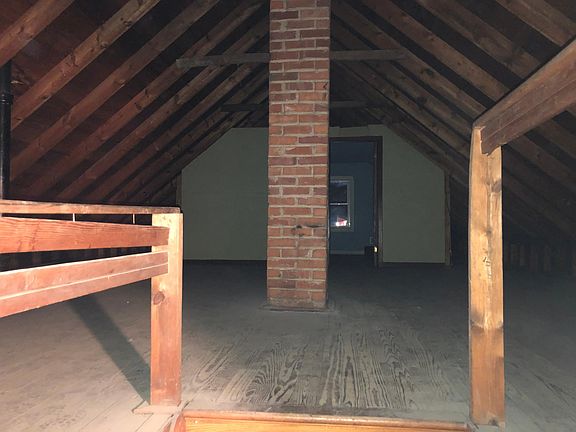 3rd image of 2496 Pierce Ave