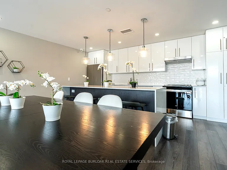 15 Queen St S #1506 — Photo 23