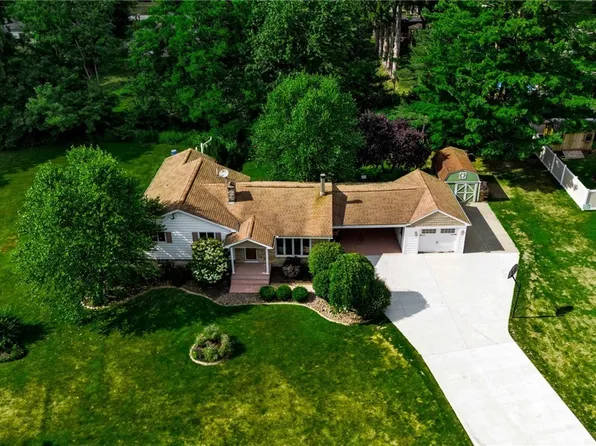 6693 Rollin Dr, Boston, NY 14025