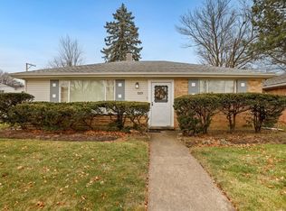 889 E Thacker St, Des Plaines, IL 60016