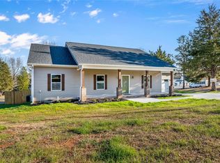 810 Hellams St, Fountain Inn, SC 29644